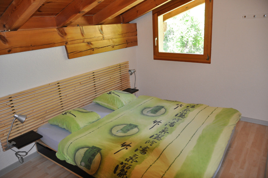 Schlafzimmer Ferienwohnung Casa Ansiel in Falera